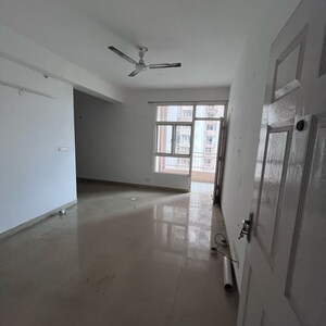 Room in 3 BHK Apartment at Supertech Cape Luxe, Sector 74 – for Rent