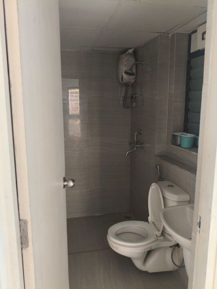 Bathroom, runwal-gardens-phase-i 2 Bedroom 920 Sq.Ft. Apartment In Dombivli East Thane 10190848