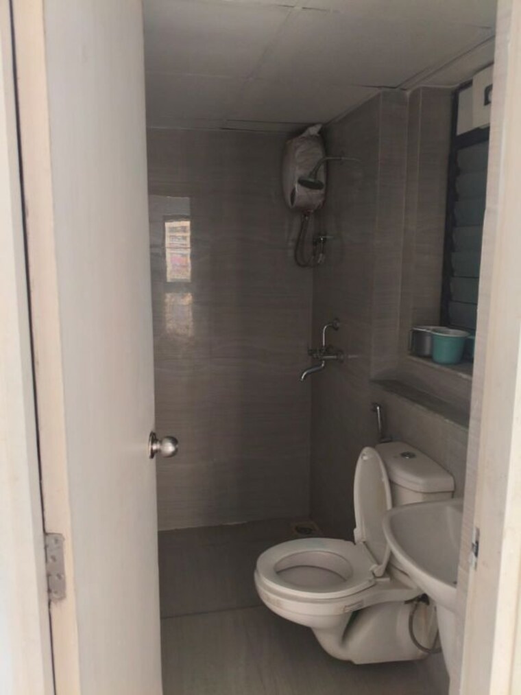 Bathroom, runwal-gardens-phase-i 2 Bedroom 920 Sq.Ft. Apartment In Dombivli East Thane 10190848