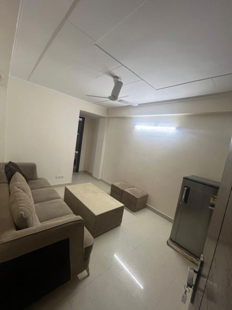 Team Area, saket Commercial Warehouse 650 Sq.Ft. In Saket Delhi 10190845