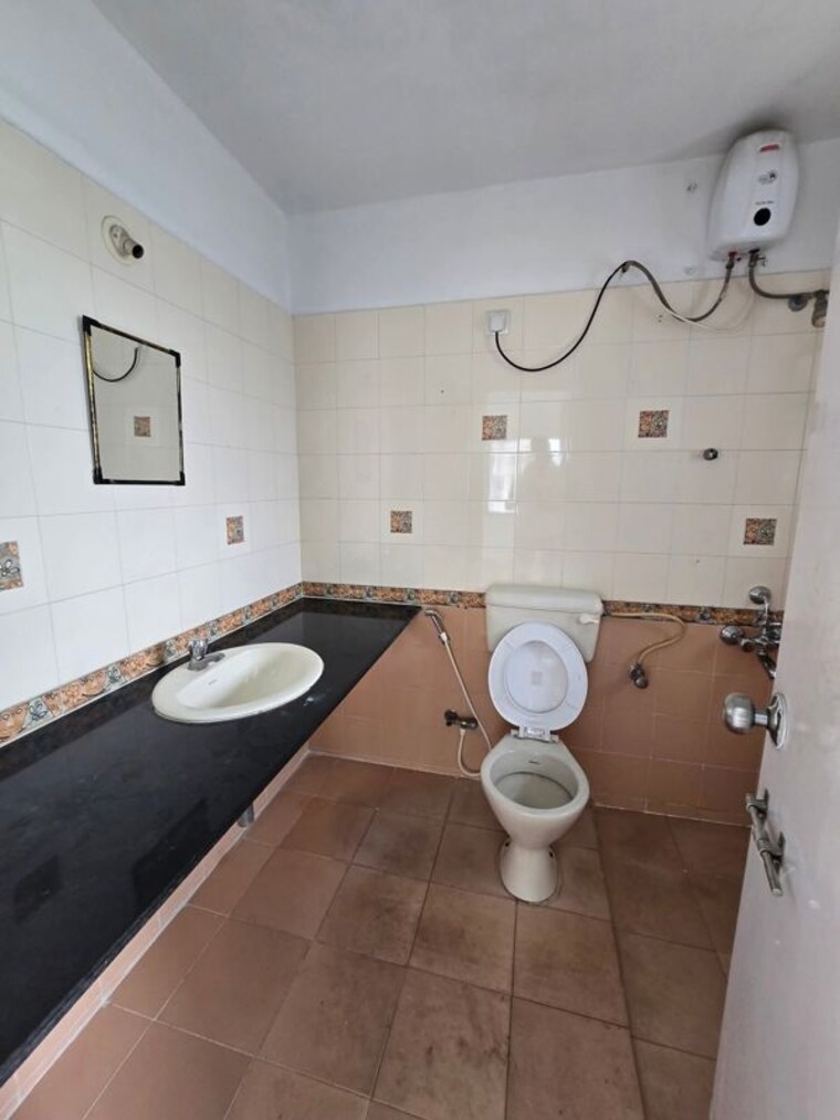 Bathroom, bramha-majestic 3 Bedroom 1465 Sq.Ft. Apartment In Kondhwa Pune 10190866