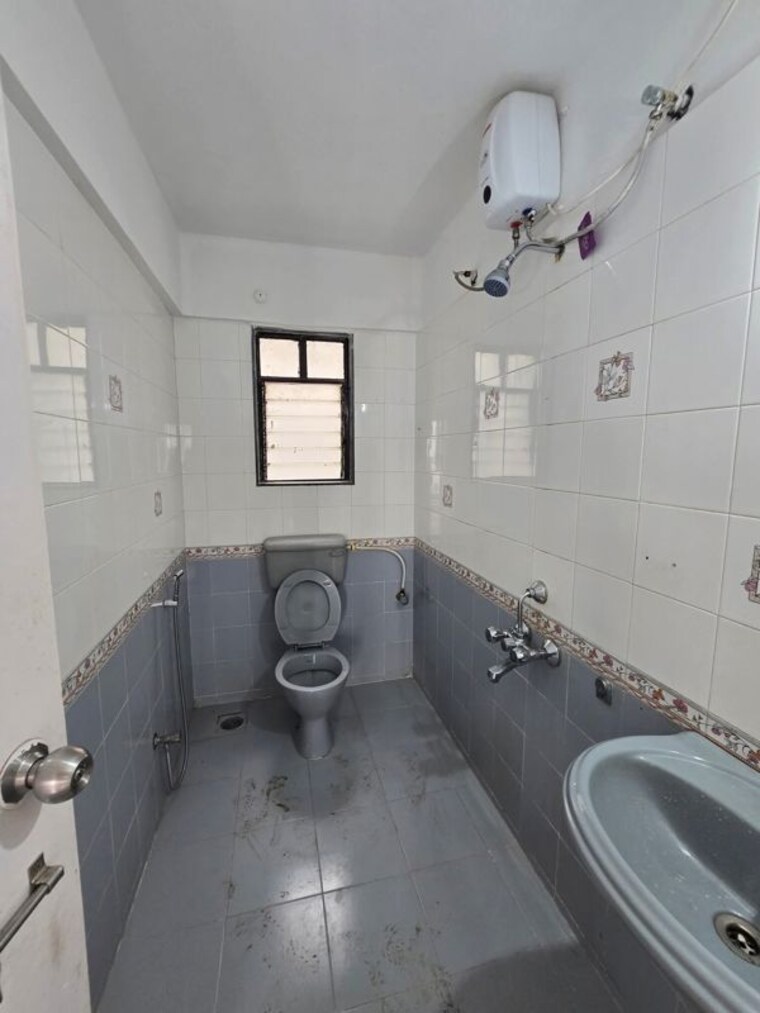 Bathroom, bramha-majestic 3 Bedroom 1465 Sq.Ft. Apartment In Kondhwa Pune 10190866