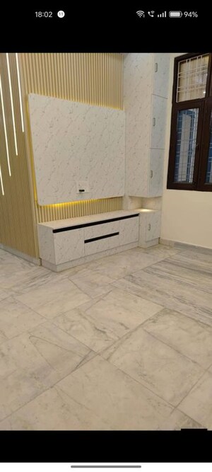 Room in 1.5 BHK Apartment at Lokhandwala Breeze Apartments, Andheri West – for Rent