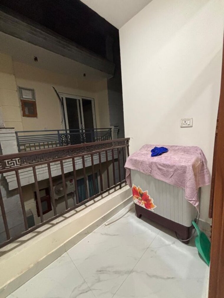 Balcony, saket Commercial Warehouse 650 Sq.Ft. In Saket Delhi 10190915