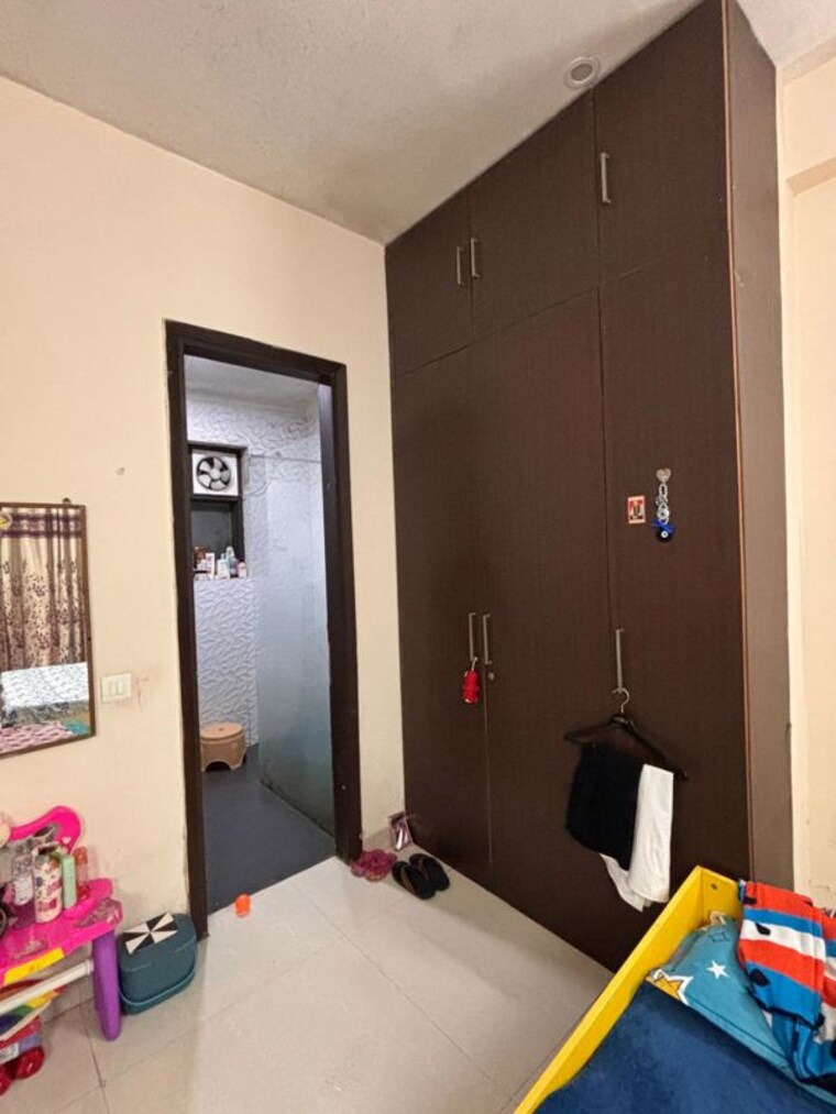 Room, sector 40 3 Bedroom 2400 Sq.Ft. Builder Floor In Sector 40 Gurgaon 10190927