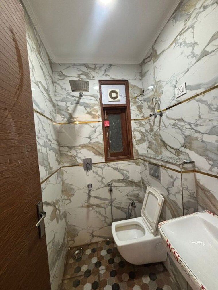 Bathroom, ambedkar nagar 1 Bedroom 650 Sq.Ft. Apartment In Ambedkar Nagar Delhi 10191043