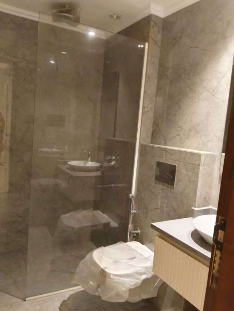 Bathroom, hargobind enclave 3 Bedroom 208 Sq.Yd. Builder Floor In Hargobind Enclave Delhi 10191044