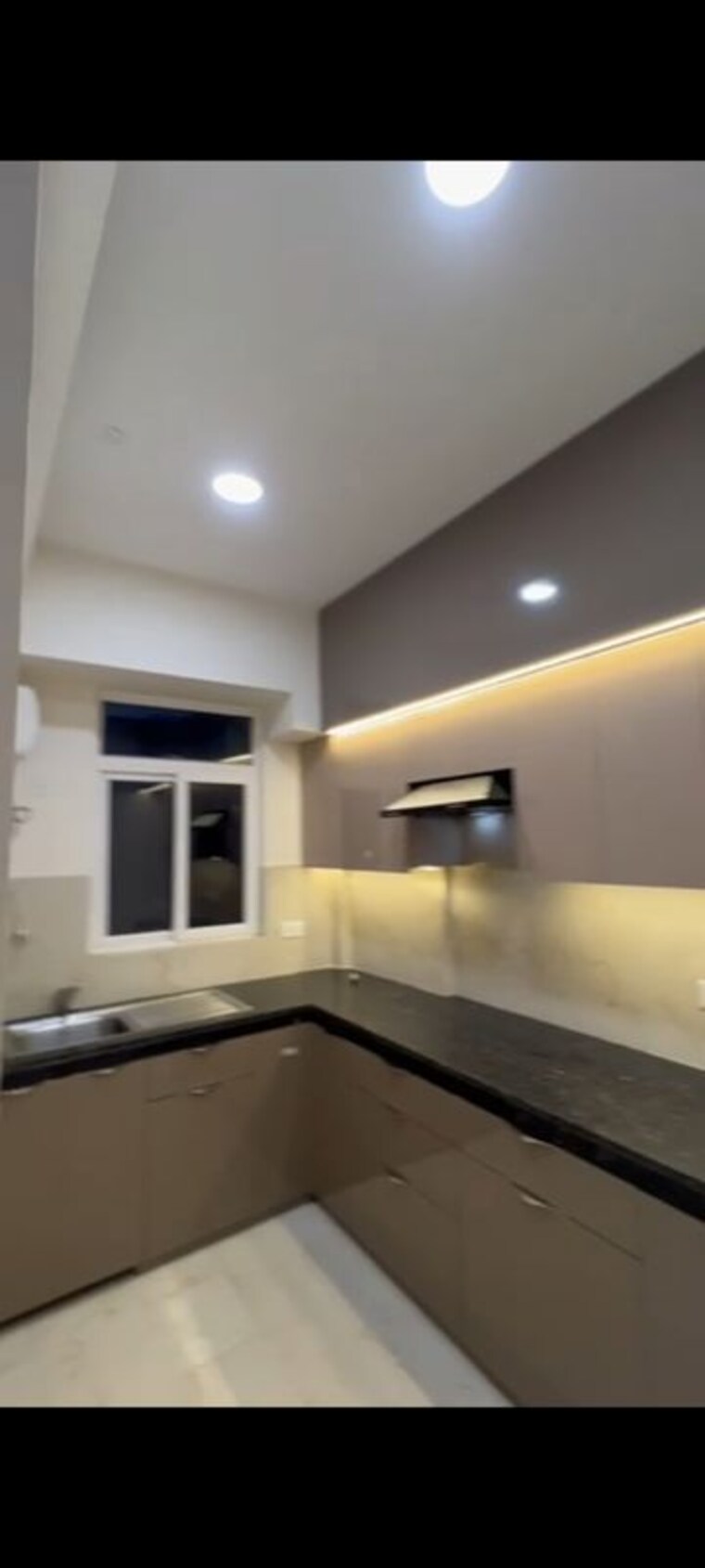 Kitchen, smart-world-gems 3 Bedroom 1423 Sq.Ft. Apartment In Sector 89 Gurgaon 10191119