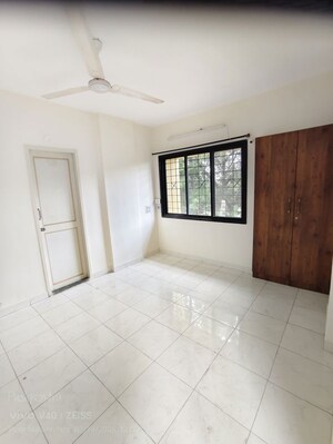 Room in 3 BHK Apartment at Nirmiti Horizon, Aundh – for Rent