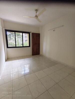Room in 3 BHK Apartment at Nirmiti Horizon, Aundh – for Rent