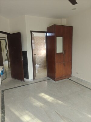 Room in 3 BHK Builder Floor at SS Mayfield Gardens, Sector 51 – for Rent