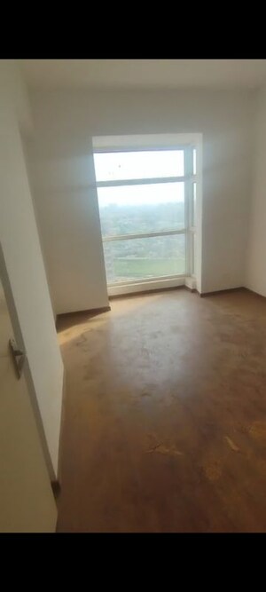 Room in 3 BHK Apartment at Landmark The Homes 81, Sector 81 – for Rent