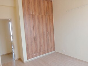 Room in 3.5 BHK Apartment at Central Park II-Bellevue, Sector 48 – for Rent