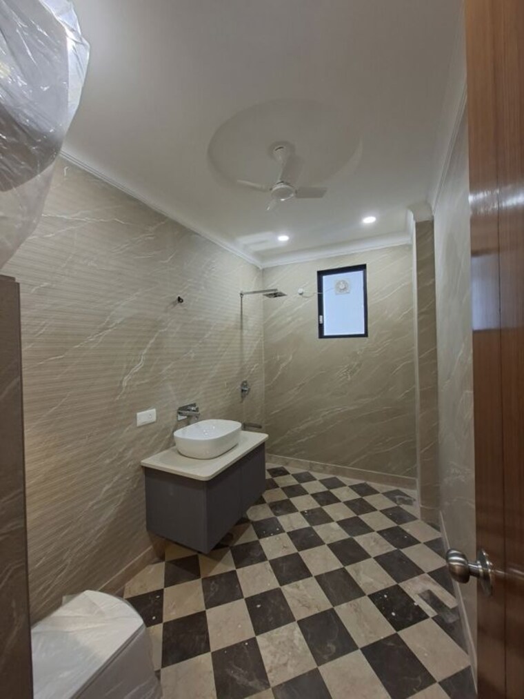 Bathroom, sector 10 3 Bedroom 2400 Sq.Ft. Builder Floor In Sector 10 Gurgaon 10191252