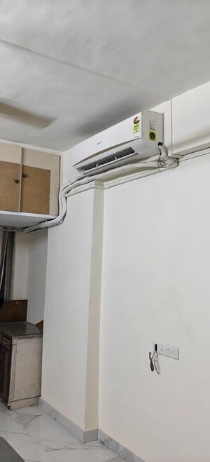 Room in 1 BHK Apartment at Dun Apartments, Tardeo – for Rent