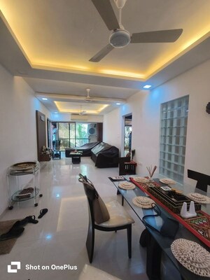 2 BHK Apartment For Sale in Bandra West