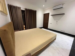 Room in 2 BHK Apartment at Saket – for Rent