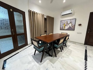 Team Area in 2 BHK Apartment at Saket – for Rent