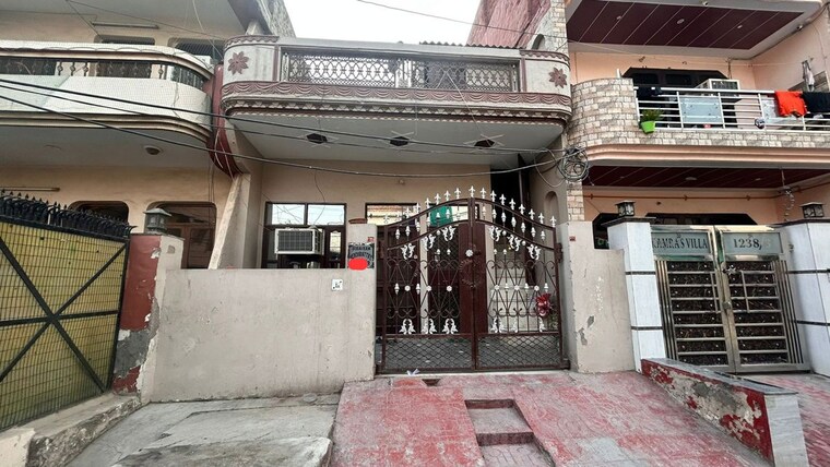 Exterior View, sector 3 2.5 Bedroom 100 Sq.Yd. Independent House In Sector 3 Faridabad 10191379