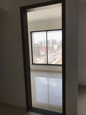 Room in 2 BHK Apartment at Parshwa Platinum, Chikhali – for Rent