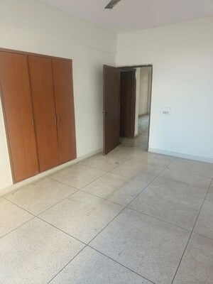 Room in 3 BHK Apartment at Ansal Sushant Apartments, Sushant Lok I – for Rent