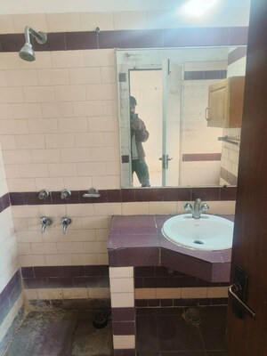 Bathroom in 3 BHK Apartment at Ansal Sushant Apartments, Sushant Lok I – for Rent