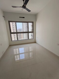 2 BHK Apartment For Sale in Kalpataru Paramount
