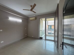 Room in 3 BHK Builder Floor at Ansal Esencia-Mulberry Homes, Sector 67 – for Rent