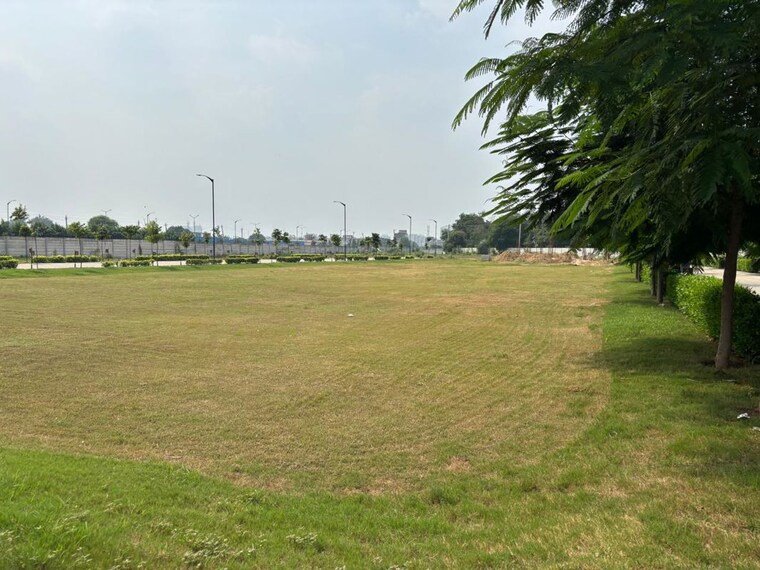 Garden, bptp-parkland-pride  178 Sq.Yd. Plot In Sector 77 Faridabad 10191483