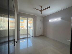 Room in 3 BHK Builder Floor at Ansal Esencia-Mulberry Homes, Sector 67 – for Rent