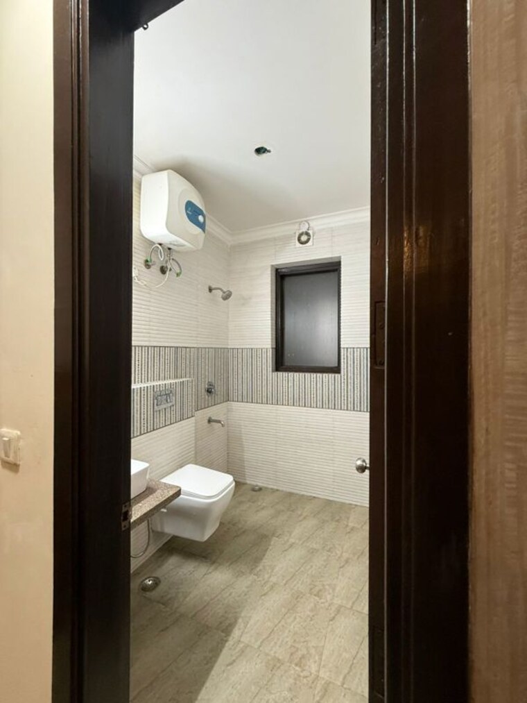 Bathroom, shree-vardhman-green-court 2 Bedroom 690 Sq.Ft. Apartment In Sector 90 Gurgaon 10191516