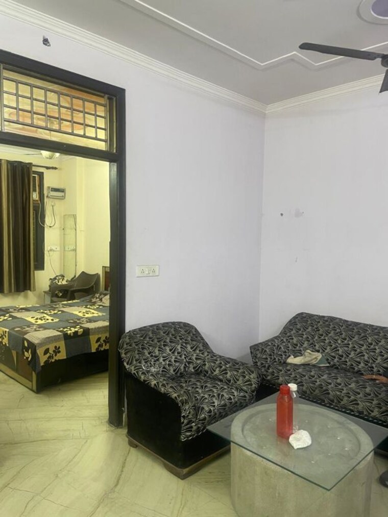 Living Room, subhash nagar 2 Bedroom 100 Sq.Yd. Builder Floor In Subhash Nagar Delhi 10191534