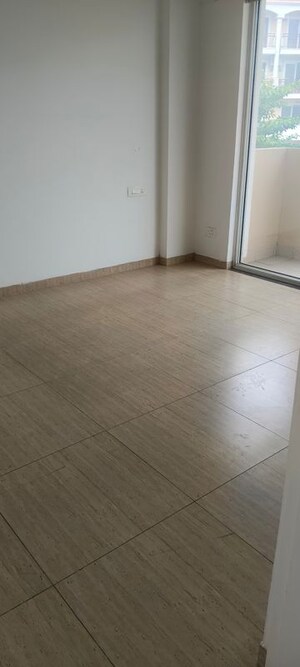 Room in 3 BHK Apartment at Sushma Valencia, International Airport Road – for Rent