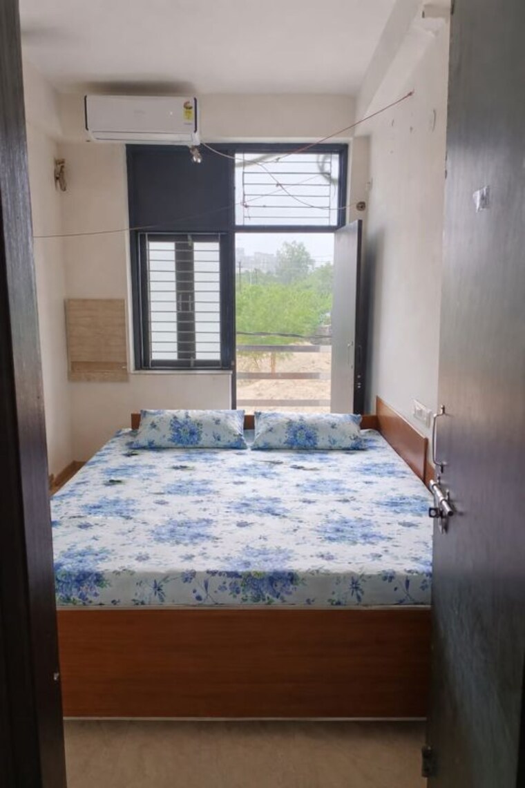 Room, sector 66 Pg For Boys & Girls In Sector 66 10191544