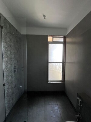 Room in 2 BHK Apartment at Paradise Sai World City Phase 2, New Panvel – for Rent