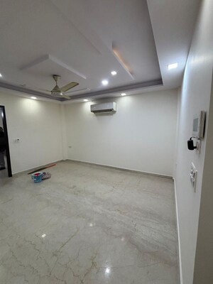 Room in 3 BHK Builder Floor at Rajouri Garden – for Rent