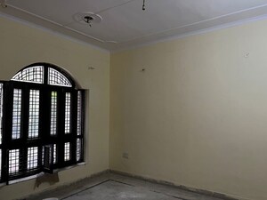 Room in 1 BHK Independent House at Xu 1 Greater Noida – for Rent