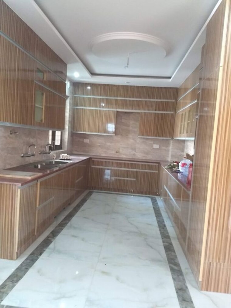 Kitchen, sector 17 4 Bedroom 255 Sq.Yd. Builder Floor In Sector 17 Faridabad 10191570