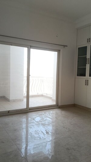 Room in 3.5 BHK Penthouse at Sunshine Helios, Sector 78 – for Rent