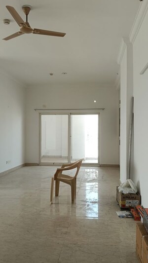 Room in 3.5 BHK Penthouse at Sunshine Helios, Sector 78 – for Rent