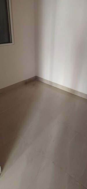 Room in 2 BHK Apartment at Amrapali Golf Homes, Sector 4 Greater Noida – for Rent