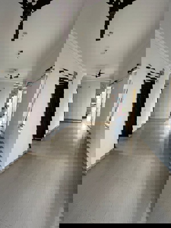 3.5 BHK + Servant Room 1685 Sq.Ft. Apartment in Paramount Floraville