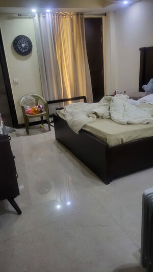 Bedroom in 3 BHK Builder Floor at Uday Arden 45, Sector 45 – for Rent