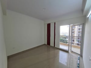 Room in 4 BHK Apartment at JM Florance, Tech Zone 4 Greater Noida – for Rent