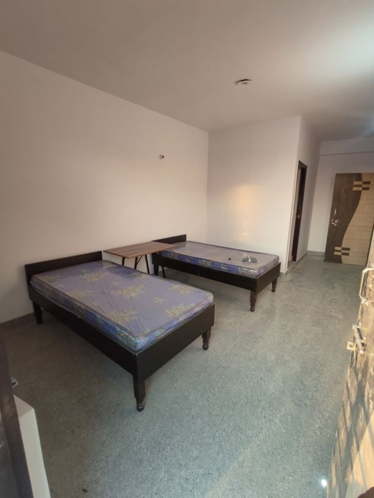 Room, sector 34 Pg For Boys & Girls In Sector 34 10191797