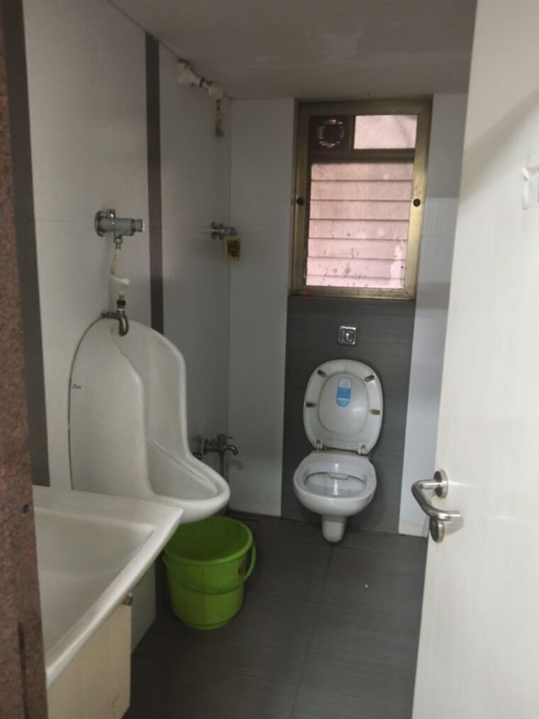Bathroom, vile parle west Commercial Office Space 1050 Sq.Ft. In Vile Parle West Mumbai 10191801