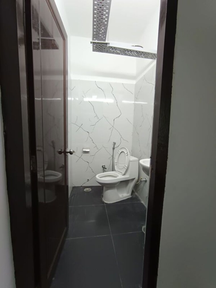 Bathroom, sector 2 Commercial Office Space 1800 Sq.Ft. In Sector 2 Noida 10191853