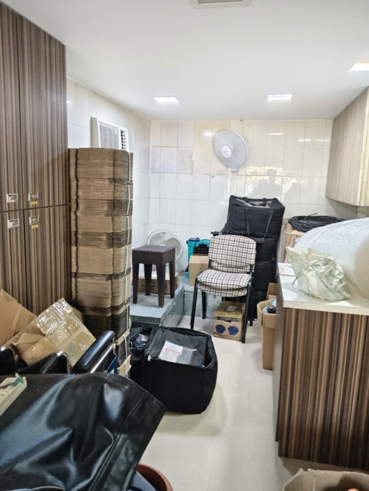 Team Area, vile parle west Commercial Office Space 200 Sq.Ft. In Vile Parle West Mumbai 10191865