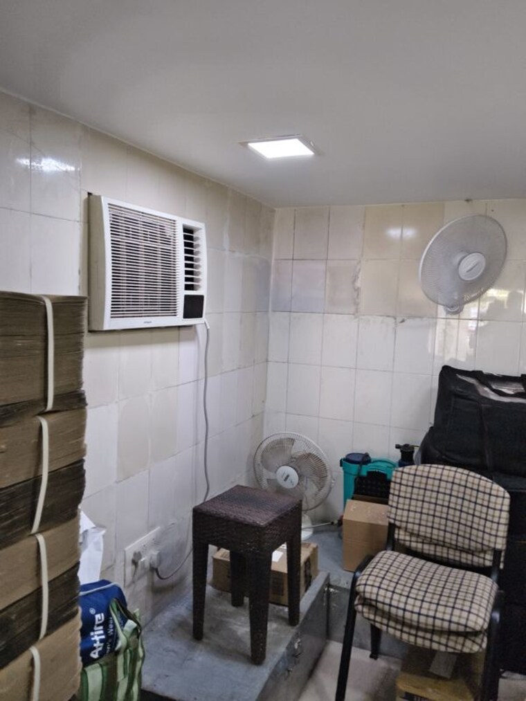 Team Area, vile parle west Commercial Office Space 200 Sq.Ft. In Vile Parle West Mumbai 10191865