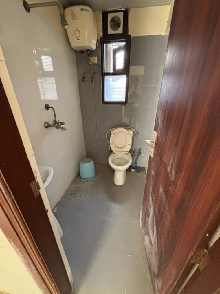 Bathroom, civitech-sampriti 3.5 Bedroom 1850 Sq.Ft. Apartment In Sector 77 Noida 10191873